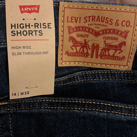 Levi’s HIGH RISE SLIM THROUGH HIP SHORTS 14 | W32 - Picture 12 of 13